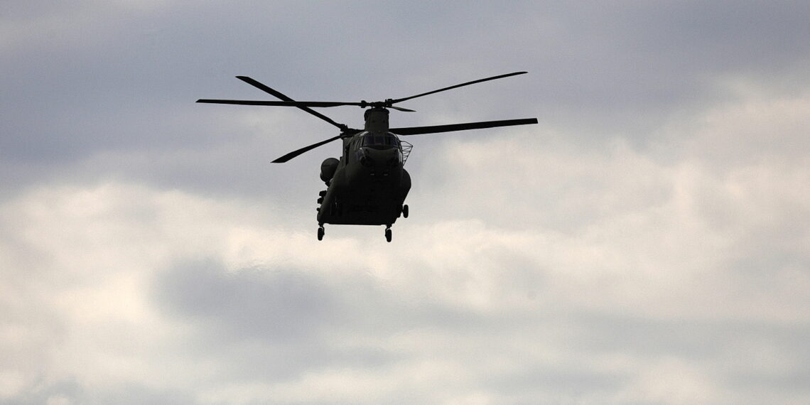 02.09.2023 Kielce. Przygotowania do MSPO. Przylot śmigłowców. Boeing CH-47 Chinook / Fot. Jarosław Kubalski - Radio Kielce