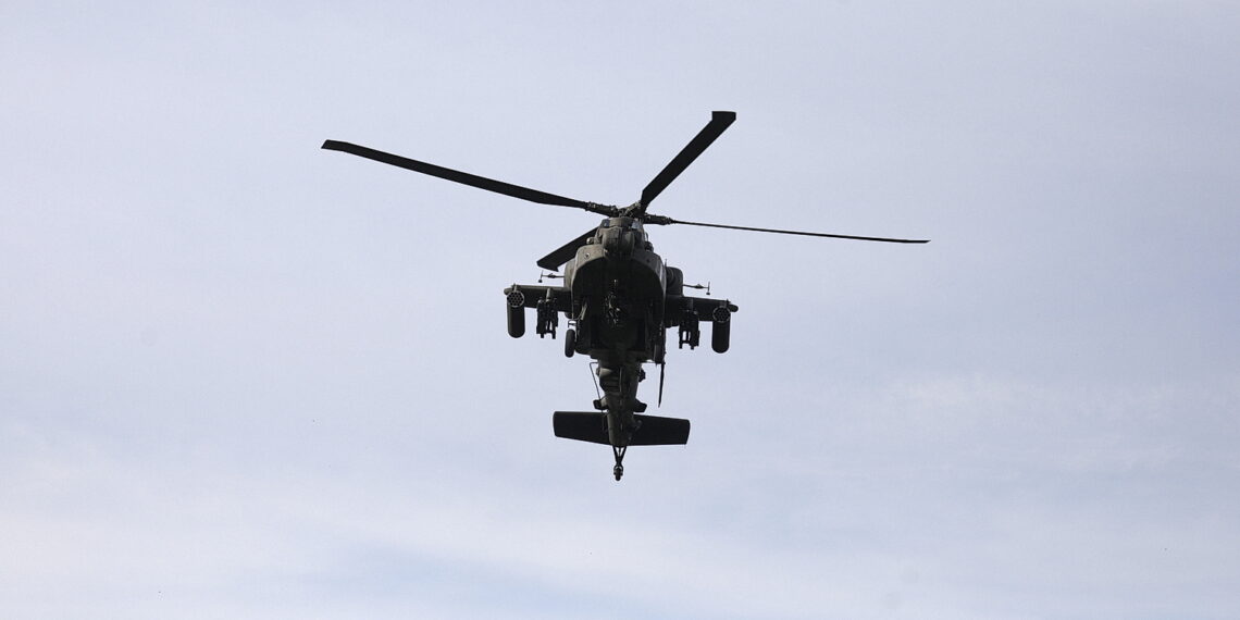 02.09.2023 Kielce. Przygotowania do MSPO. Przylot śmigłowców. Boeing AH-64 Apache / Fot. Jarosław Kubalski - Radio Kielce