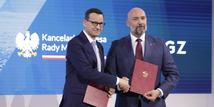 Premier Mateusz Morawiecki podpisał w Kielcach umowę na rozbudowę zakładu Bumar-Łabędy
