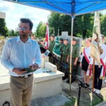 01.09.2023. Starachowice. Uroczystości w 84 rocznicę wybuchu II wojny światowej połączone z odsłonięciem pomnika żołnierza AK Arseniusza Kufalskiego. Na zdjęciu: Adam Brzeziński - prezes Towarzystwa Przyjaciół Starachowic. / Fot. Towarzystwo Przyjaciół Starachowic