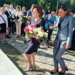 01.09.2023. Starachowice. Uroczystości w 84 rocznicę wybuchu II wojny światowej połączone z odsłonięciem pomnika żołnierza AK Arseniusza Kufalskiego. Na zdjęciu (od lewej): poseł Agata Wojtyszek i Maria Niedopytalska -pełnomocnik starachowickich struktur PiS. / Fot. Towarzystwo Przyjaciół Starachowic