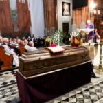 30.09.2023. Białystok. Uroczystości pogrzebowe arcybiskupa seniora Archidiecezji Białostockiej Stanisława Szymeckiego / Fot. PAP/Artur Reszko