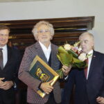 19.10.2023. Kielce. Gala Świętokrzyskiej Nagrody Kultury 2023. Na zdjęciu (od lewej): Arkadiusz Bąk - przewodniczący Sejmiku Województwa, Andrzej Niespodziewany, Andrzej Bętkowski - marszałek województwa. / Fot. Jarosław Kubalski - Radio Kielce