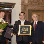 19.10.2023. Kielce. Gala Świętokrzyskiej Nagrody Kultury 2023. Na zdjęciu (od lewej): Arkadiusz Bąk - przewodniczący Sejmiku Województwa, Grzegorz Krzywonos, Andrzej Bętkowski - marszałek województwa. / Fot. Jarosław Kubalski - Radio Kielce