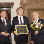 19.10.2023. Kielce. Gala Świętokrzyskiej Nagrody Kultury 2023. Na zdjęciu (od lewej): Arkadiusz Bąk - przewodniczący Sejmiku Województwa, Przemysław Wierzba, Andrzej Bętkowski - marszałek województwa. / Fot. Jarosław Kubalski - Radio Kielce