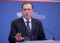 03.102.2023. Warszawa. Minister spraw wewnętrznych i administracji Mariusz Kamiński podczas konferencji prasowej w siedzibie MSWiA. Szef MSWiA poinformował, że Polska o północy przywraca tymczasową kontrolę graniczną na granicy polsko-słowackiej / Fot. Leszek Szymański - PAP
