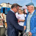 05.10.2023. Jędrzejów. Na zdjęciu (w środku): poseł Andrzej Szejna - Nowa Lewica / Fot. Daniel Czwartosz - Radio Kielce