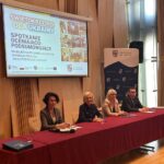 24.10.2023. Kielce. Ukraińcy odebrali certyfikaty zdanego egzaminu z języka polskiego. Na zdjęciu (od lewej): Elżbieta Korus - dyrektor Regionalnego Ośrodka Polityki Społecznej Urzędu Marszałkowskiego Województwa Świętokrzyskiego, Renata Janik - wicemarszałek województwa, Katarzyna Kubicka - dyrektor Departamentu Wdrażania EFS, Michał Kocia - kierownik Oddziału Polityki Społecznej i Wsparcia Rodziny w ROPS ŚUW / Fot. Izabela Mortas - Radio Kielce