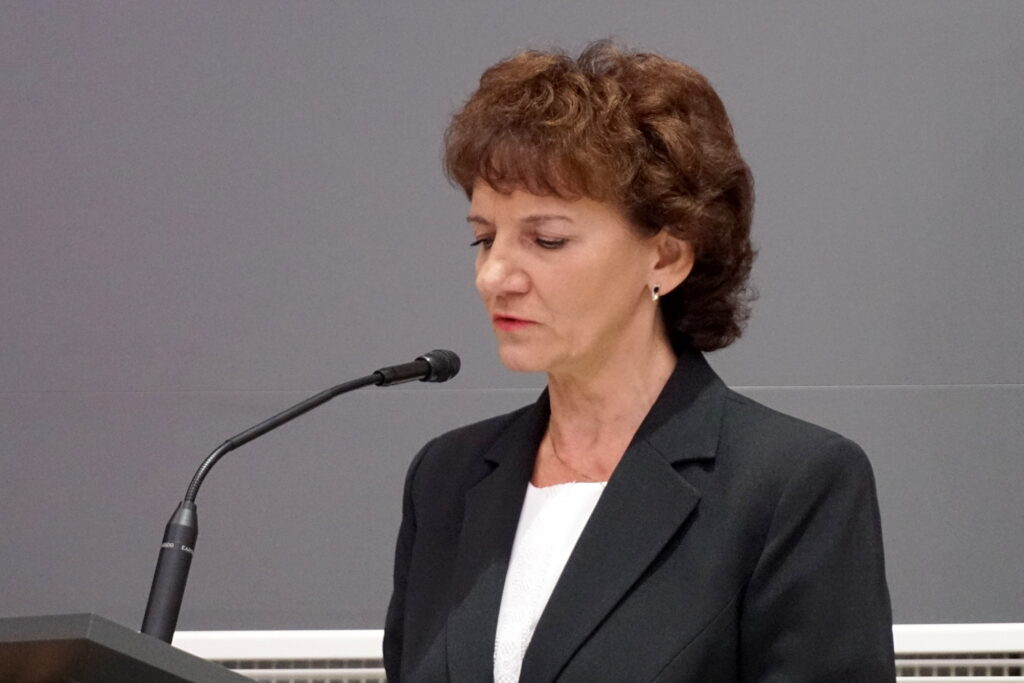 Przeterminowane leki w karetce - Radio Kielce 06.10.2023. Kielce. Obchody Dnia Ratownictwa Medycznego połączone z nadaniem sztandaru dla Świętokrzyskiego Centrum Ratownictwa Medycznego i Transportu Sanitarnego. Na zdjęciu: Marta Solnica - dyrektor Świętokrzyskiego Centrum Ratownictwa Medycznego i Transportu Sanitarnego / Fot. Kamil Król - Radio Kielce