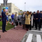 30.10.2023. Kielce. Otwarcie miasteczka ruchu drogowego. Na zdjęciu (przy mikrofonie): Marcin Chłodnicki - zastępca prezydenta Kielc / Fot. Radio Kielce