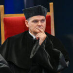 Profesor Jacek Semaniak, były rektor UJK, fizyk oraz prezes Głównego Urzędu Miar otrzymał tytuł honorowego profesora Politechniki Opolskiej / Fot. Politechnika Opolska