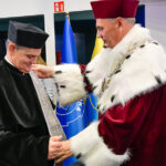 Profesor Jacek Semaniak, były rektor UJK, fizyk oraz prezes Głównego Urzędu Miar otrzymał tytuł honorowego profesora Politechniki Opolskiej / Fot. Politechnika Opolska