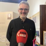 22.10.2023. Sandomierz. Wystawa malarstwa i rysunku Włodzimierza Szemraja. Na zdjęciu: Włodzimierz Szemraj: autor wystawy / Fot. Grażyna Szlęzak - Radio Kielce