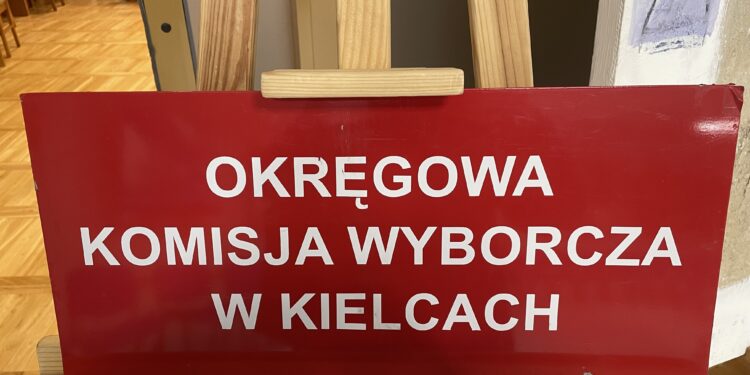 16.10.2023. Kielce. Okręgowa Komisja Wyborcza w Kielcach / Fot. Iwona Murawska-Bujnowicz - Radio Kielce