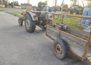 Pijany traktorzysta wiózł w przyczepce dzieci