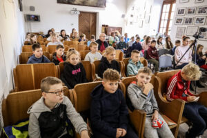 17.10.2023. Chmielnik. Ośrodek Edukacyjno-Muzealny „Świętokrzyski sztetl” w Chmielniku. Spotkanie z cyklu „Dzieciństwo w cieniu wojny”. / Fot. „Świętokrzyski sztetl”