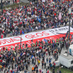 01.10.2023. Warszawa. Kampania wyborcza do parlamentu 2023. Uczestnicy zorganizowanego przez Koalicję Obywatelską „Marszu Miliona Serc” w Warszawie / Fot. PAP - Paweł Supernak