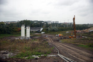 09.10.2023. Kraków. Okolica budowanego węzła Mistrzejowice w Krakowie. Trwa budowa drogi ekspresowej S7, a także drogi S52 (Północnej Obwodnicy Krakowa) / Fot. PAP - Łukasz Gągulski