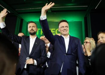 15.10.2023. Warszawa. Wybory parlamentarne 2023. Liderzy Trzeciej Drogi Władysław Kosiniak-Kamysz i Szymon Hołownia / Fot. PAP/Rafał Guz
