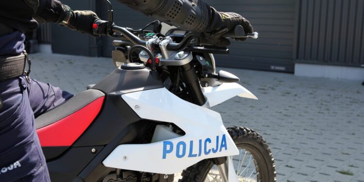 Policyjny motocykl enduro / Fot.policja.pl