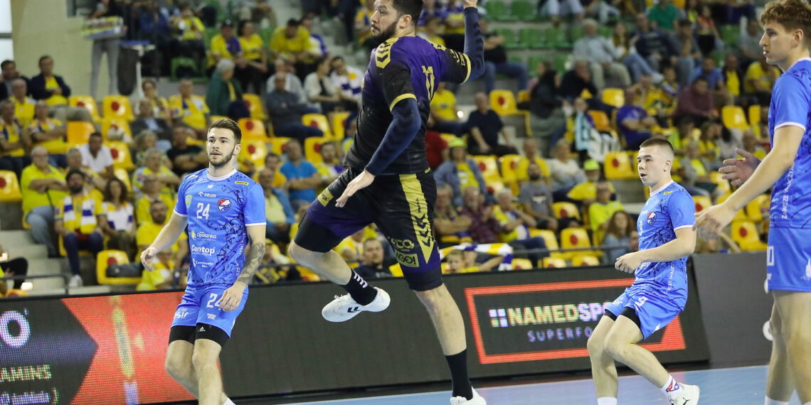 14.10.2023. Kielce. Mecz Orlen Superligi: Industria Kiece – Gwardia Opole. / Fot. Wiktor Taszłow - Radio Kielce