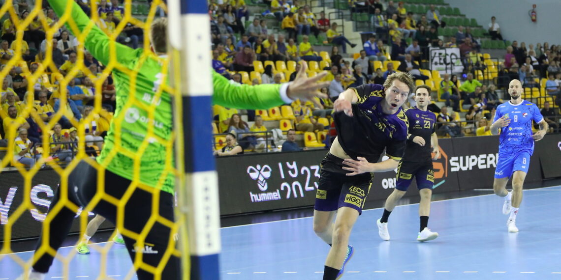 14.10.2023. Kielce. Mecz Orlen Superligi: Industria Kiece – Gwardia Opole. / Fot. Wiktor Taszłow - Radio Kielce
