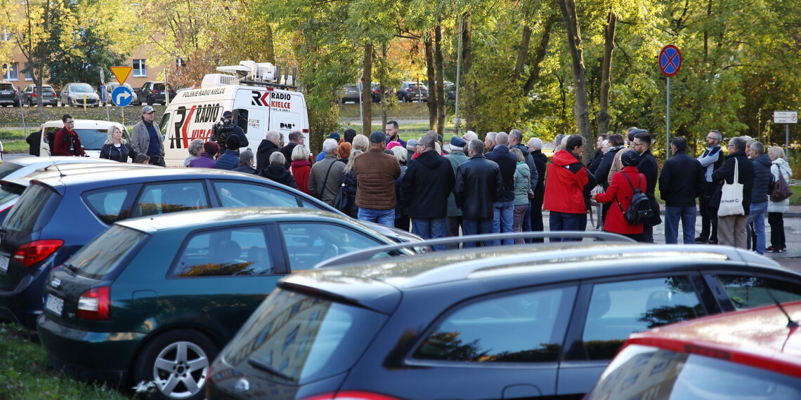 18.10.2023. Kielce. Interwencja Radia Kielce. Problem z parkowaniem przy ul. Orkana. / Fot. Wiktor Taszłow - Radio Kielce