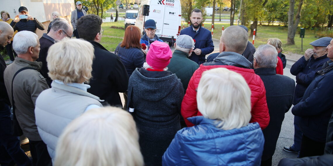 18.10.2023. Kielce. Interwencja Radia Kielce. Problem z parkowaniem przy ul. Orkana. / Fot. Wiktor Taszłow - Radio Kielce