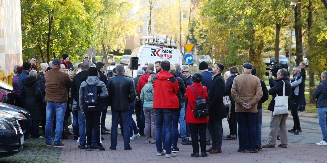 18.10.2023. Kielce. Interwencja Radia Kielce. Problem z parkowaniem przy ul. Orkana. / Fot. Wiktor Taszłow - Radio Kielce