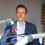 23.10.2023. Kielce. Studio Polityczne Radia Kielce. Na zdjęciu: Rafał Kasprzyk - Polska 2025 / Fot. Michał Kita - Radio Kielce