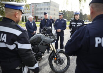 24.10.2023. Kielce. Przekazanie motocykli enduro dla świętokrzyskiej policji / Fot. Wiktor Taszłow - Radio Kielce