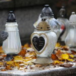 28.10.2023. Kielce. Sprzątanie grobów / Fot. Wiktor Taszłow - Radio Kielce