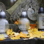 28.10.2023. Kielce. Sprzątanie grobów / Fot. Wiktor Taszłow - Radio Kielce