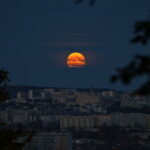 Krwawy Księżyc na niebie