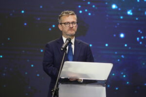 04.10.2023. Suchedniów. Otwarcie Zakładu Prefabrykacji Betonowej. Na zdjęciu: Grzegorz Witkowski - wiceminister infrastruktury / Fot. Wiktor Taszłow - Radio Kielce