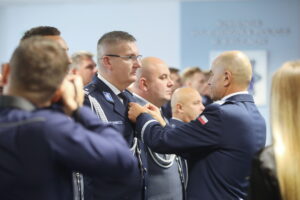 Nowi policjanci świętokrzyskiej jednostki złożyli przysięgę - Radio Kielce
