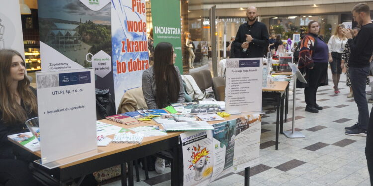20.10.2023. Kielce. Galeria Korona. Targi Pracy i Edukacji / Fot. Radio Kielce