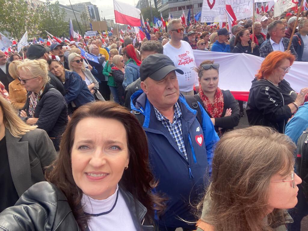 Siła, uśmiech i wiara w zwycięstwo - politycy PO o marszu w Warszawie - Radio Kielce