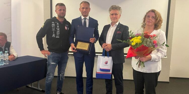 Burmistrz Piekoszowa nagradza wybitnych sportowców