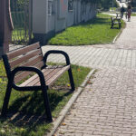 03.10.2023. Kielce. Nowe ławki na ul. Radiowej / Fot. Wiktor Taszłow - Radio Kielce