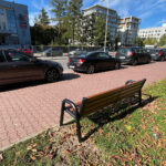 03.10.2023. Kielce. Nowe ławki na ul. Radiowej / Fot. Wiktor Taszłow - Radio Kielce