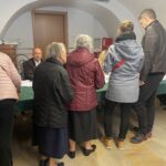 15.10.2023 Sandomierz. Głosowanie na starówce. Obwodowa komisja wyborcza nr 3 / Fot. Grażyna Szlęzak - Radio Kielce