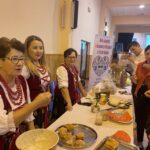 Powrót do tradycji w „Staszicówce". Kiszenie kapusty i wypiekanie chleba - Radio Kielce