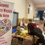 Powrót do tradycji w „Staszicówce". Kiszenie kapusty i wypiekanie chleba - Radio Kielce