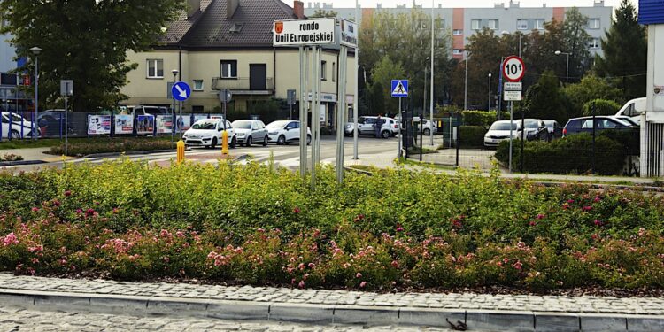 W Kielcach otwarto symbolicznie Rondo Unii Europejskiej