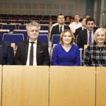 13.10.2023. Kielce. Przekazanie dofinansowania dla Świętokrzyskiego Centrum Onkologii w Kielcach. Na zdjęciu (od lewej): Andrzej Bętkowski - marszałek województwa świętokrzyskiego, senator Krzysztof Słoń, Anna Krupka - wiceminister sportu i turystyki, Renata Janik - wicemarszałek województwa świętokrzyskiego / Fot. Jarosław Kubalski - Radio Kielce