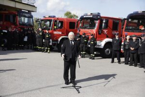 13.10.2023. Skarżysko-Kamienna. Spotkanie ze strażakami. Na zdjęciu: Jarosław Kaczyński - wicepremier, prezes PiS / Fot. Jarosław Kubalski - Radio Kielce