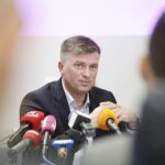 27.10.2023. Kielce. Konferencja w sprawie podniesienia ceny za ciepło przez kielecki MPEC. Na zdjęciu Arkadiusz Bąk - prezes MPEC. / Fot. Jarosław Kubalski - Radio Kielce