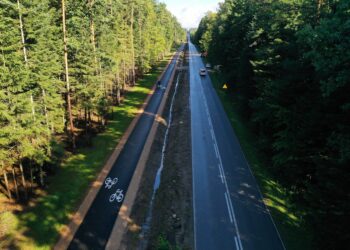 08.10.2023. Zagnańsk. Ścieżka rowerowa łącząca Zagnańsk z Kielcami / Fot. Jarosław Kubalski - Radio Kielce