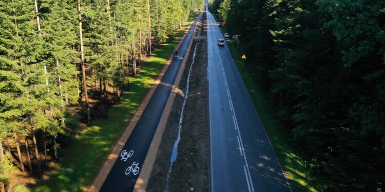 08.10.2023. Zagnańsk. Ścieżka rowerowa łącząca Zagnańsk z Kielcami / Fot. Jarosław Kubalski - Radio Kielce